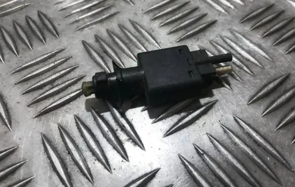 Mercedes-Benz E W124 Brake pedal sensor switch 0005457709