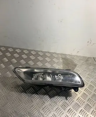 Volkswagen PASSAT B7 Front fog light 17662401