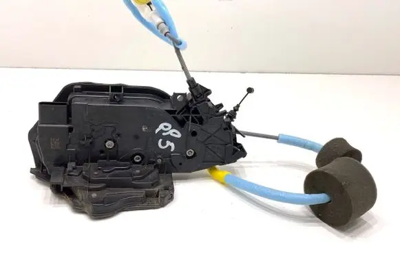 BMW 3 G20 G21 Front door lock 7445044