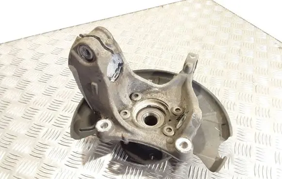 Volkswagen PASSAT B7 Front wheel hub