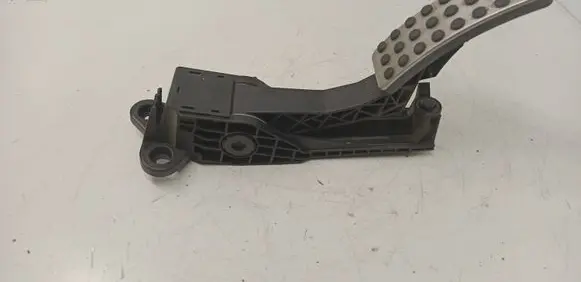 Mercedes-Benz ML W164 Accelerator throttle pedal A1643000104