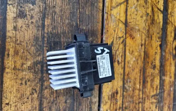 Ford Focus Heater blower motor/fan resistor G3GH19E624AA F011500141 S076833270