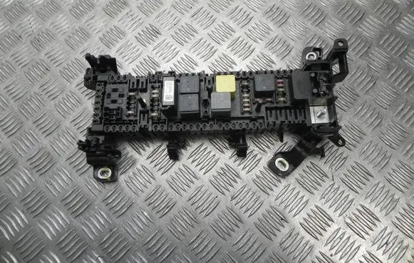 Mercedes-Benz GLA W156 Fuse box set A2465402714