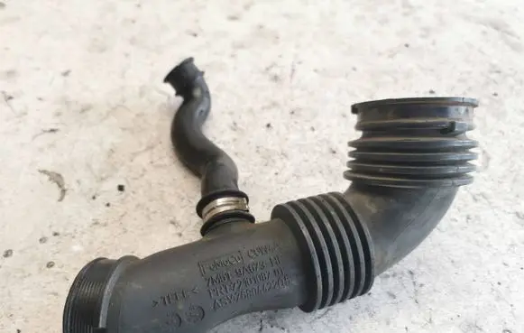 Ford Focus Air intake hose/pipe 7M519A673HF 2101087