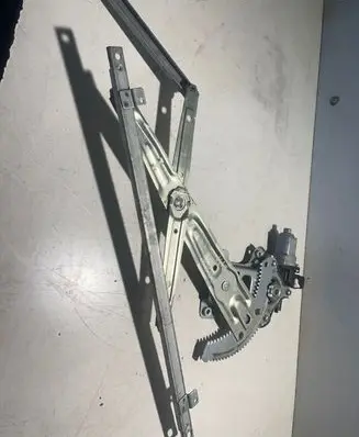 Mitsubishi Outlander Front door window regulator motor