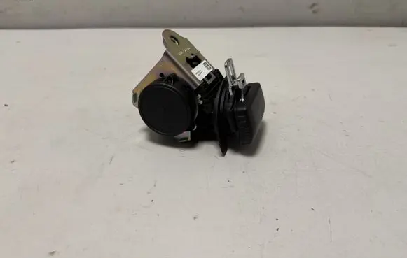 BMW X2 U10 Middle seatbelt (rear) 9493878