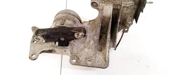 Nissan Qashqai Engine mount bracket