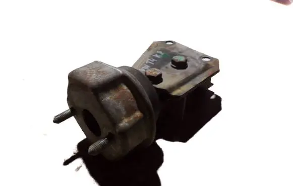 Volkswagen Transporter - Caravelle T4 Engine mount bracket