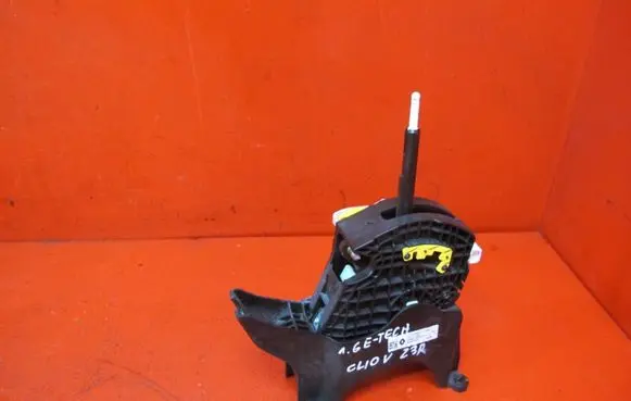 Gear selector/shifter in gearbox