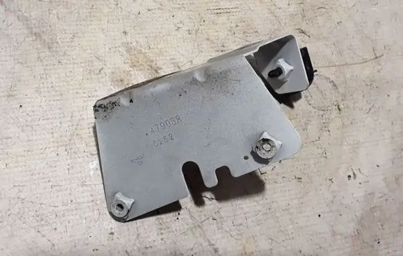 Renault Trafic III (X82) Fender mounting bracket 47903R