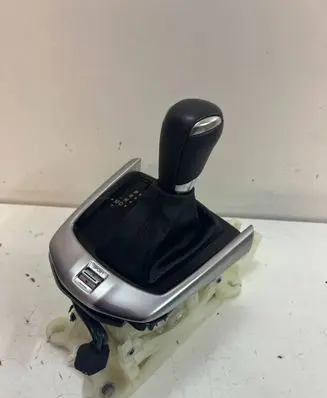 Mazda 2 Gear shifter/selector DA7V46100