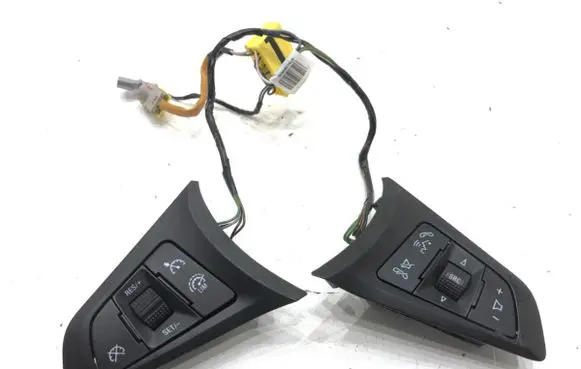 Opel Astra K Steering wheel buttons/switches 1347031913470315