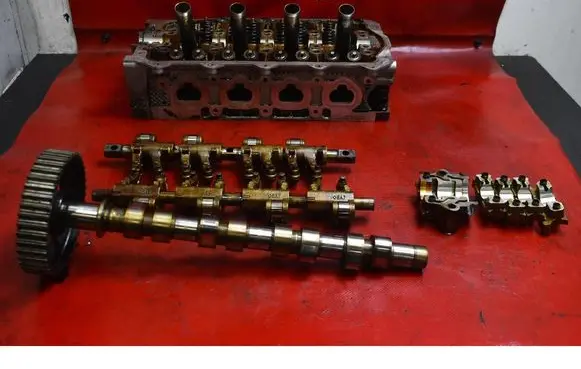Renault Clio III Engine head 8200308854