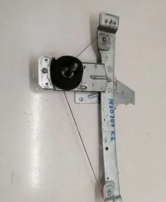 Rear door manual window regulator