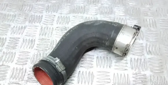 Volvo XC90 Intercooler hose/pipe 31657761