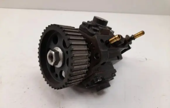 Opel Combo D Fuel injection high pressure pump 55246508 0445010397 9526049