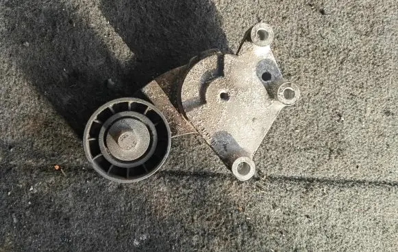 Citroen C4 Grand Picasso Alternator belt tensioner 