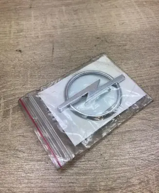 Opel Omega B1 Manufacturer badge logo/emblem 90542496