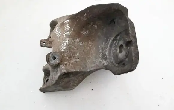 Engine mounting bracket