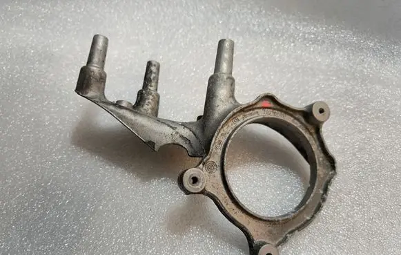 Engine mounting bracket