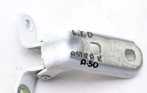 Mitsubishi Pajero Rear door lower hinge