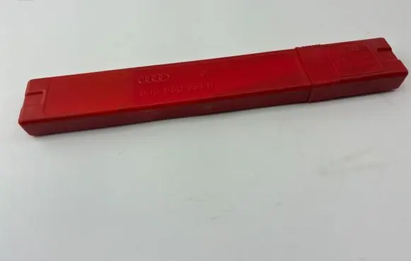 Volkswagen PASSAT B7 Emergency warning sign 8D9860251B