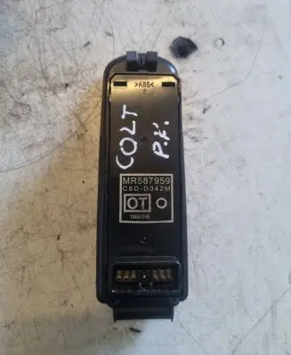 Mitsubishi Colt Electric window control switch MR587959 C8DD342M