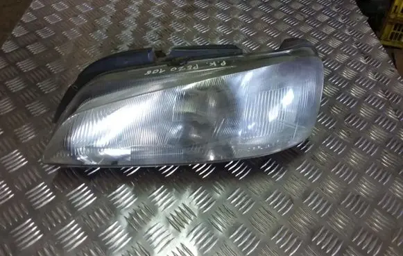 Peugeot 106 Headlight/headlamp 88202144
