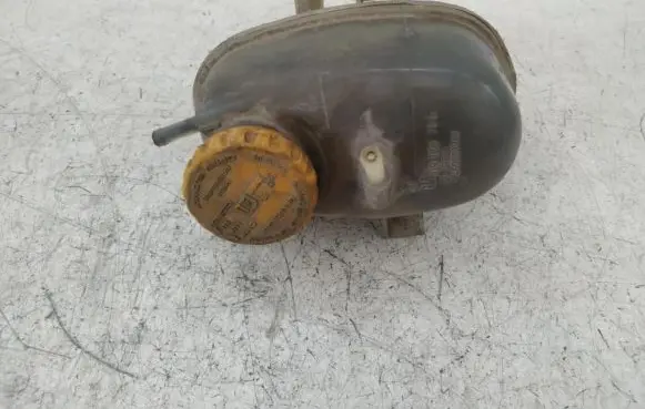 Opel Corsa C Brake fluid reservoir 09128766