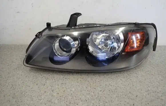 Nissan Almera N16 Headlight/headlamp 