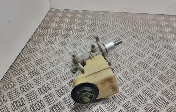 Master brake cylinder
