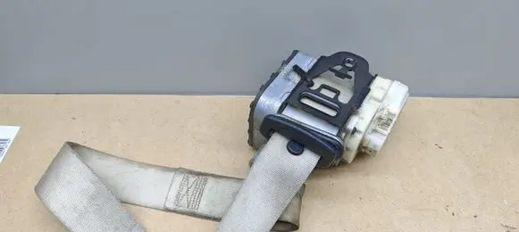 Mercedes-Benz CLK A209 C209 Front seatbelt 2098601985
