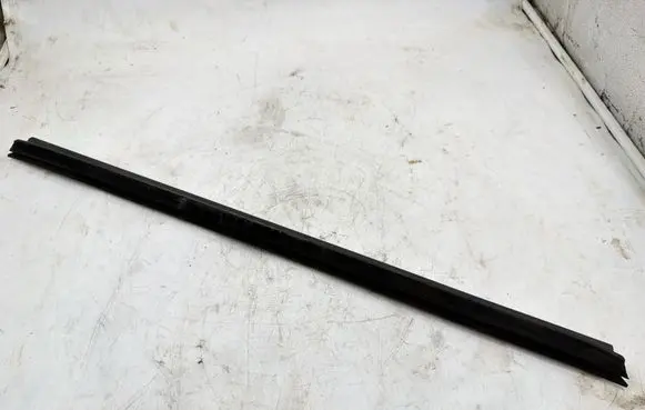 Seat Leon (1P) Rubber seal rear door window/glass 