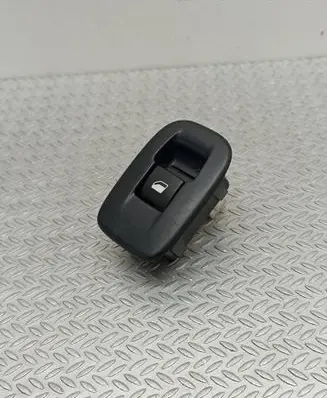 Peugeot 208 Electric window control switch 98242552ZD