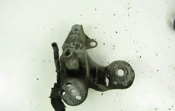 Audi A4 S4 B6 8E 8H Engine mounting bracket 8E0199352F