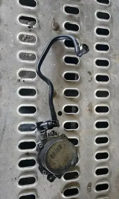 Mercedes-Benz C W205 Vacuum pump 146503760R