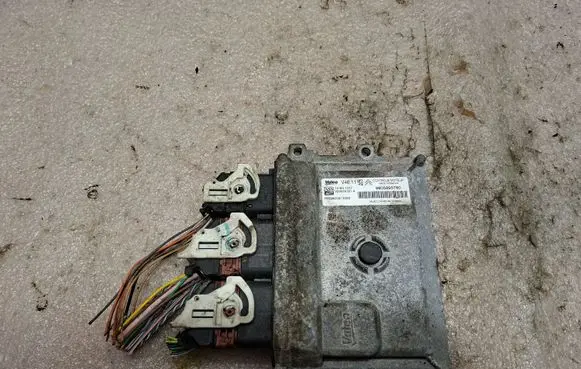 Peugeot 208 Engine control unit/module 9805895780