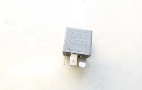 Audi A4 S4 B5 8D Other relay 8d0951253a v23134-b52-x301