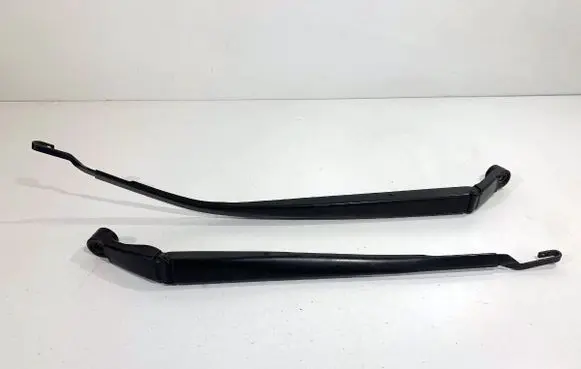Toyota Auris E180 Front wiper blade arm 