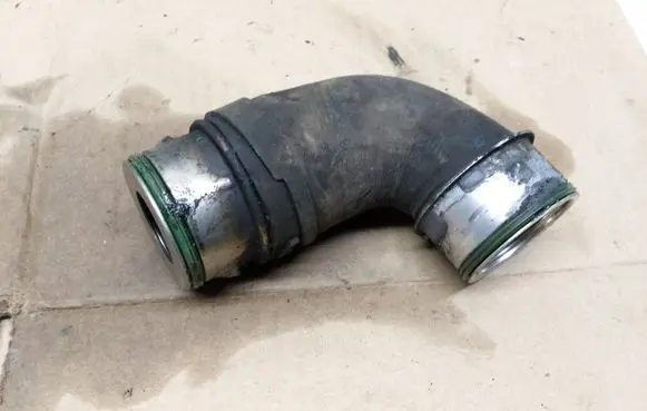 Volkswagen Golf V Intercooler hose/pipe 038131111B