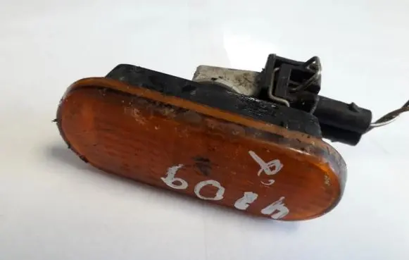 Volkswagen PASSAT B4 Front fender indicator light 1H0949111