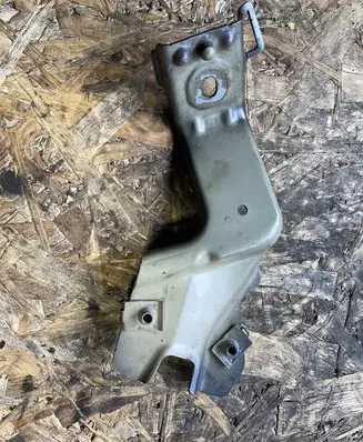 Fender mounting bracket