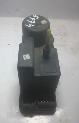 Mercedes-Benz C W202 Central locking vacuum pump 2028001948