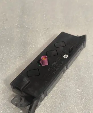Audi A5 8T 8F Antenna control unit 8T0035225C