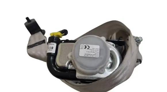 Nissan Leaf I (ZE0) Front seatbelt 621656500A