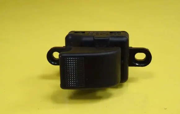 Mazda 2 Electric window control switch D39766370