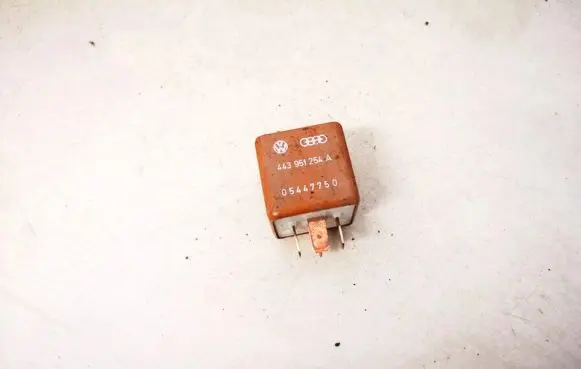 Audi A8 S8 D2 4D Other relay 443951254a