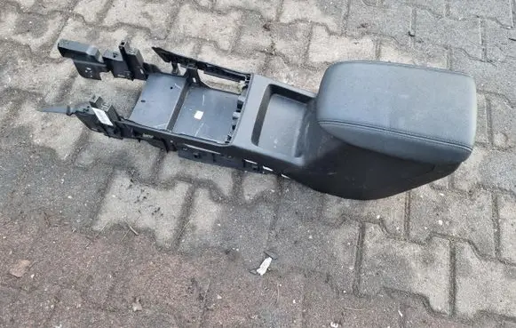 Ford Focus Center console 