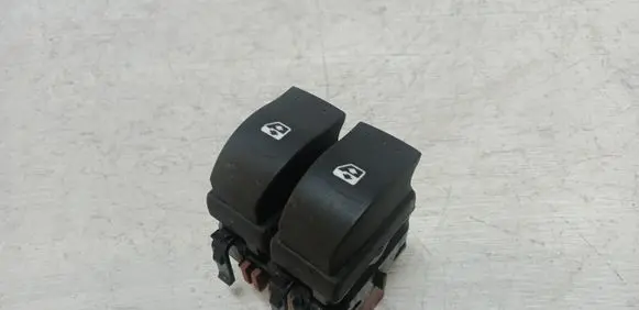 Renault Espace - Grand espace IV Electric window control switch 015085A