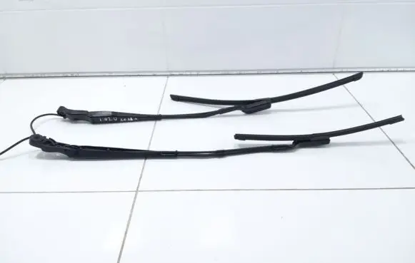 Isuzu D-Max Front wiper blade arm 771115214